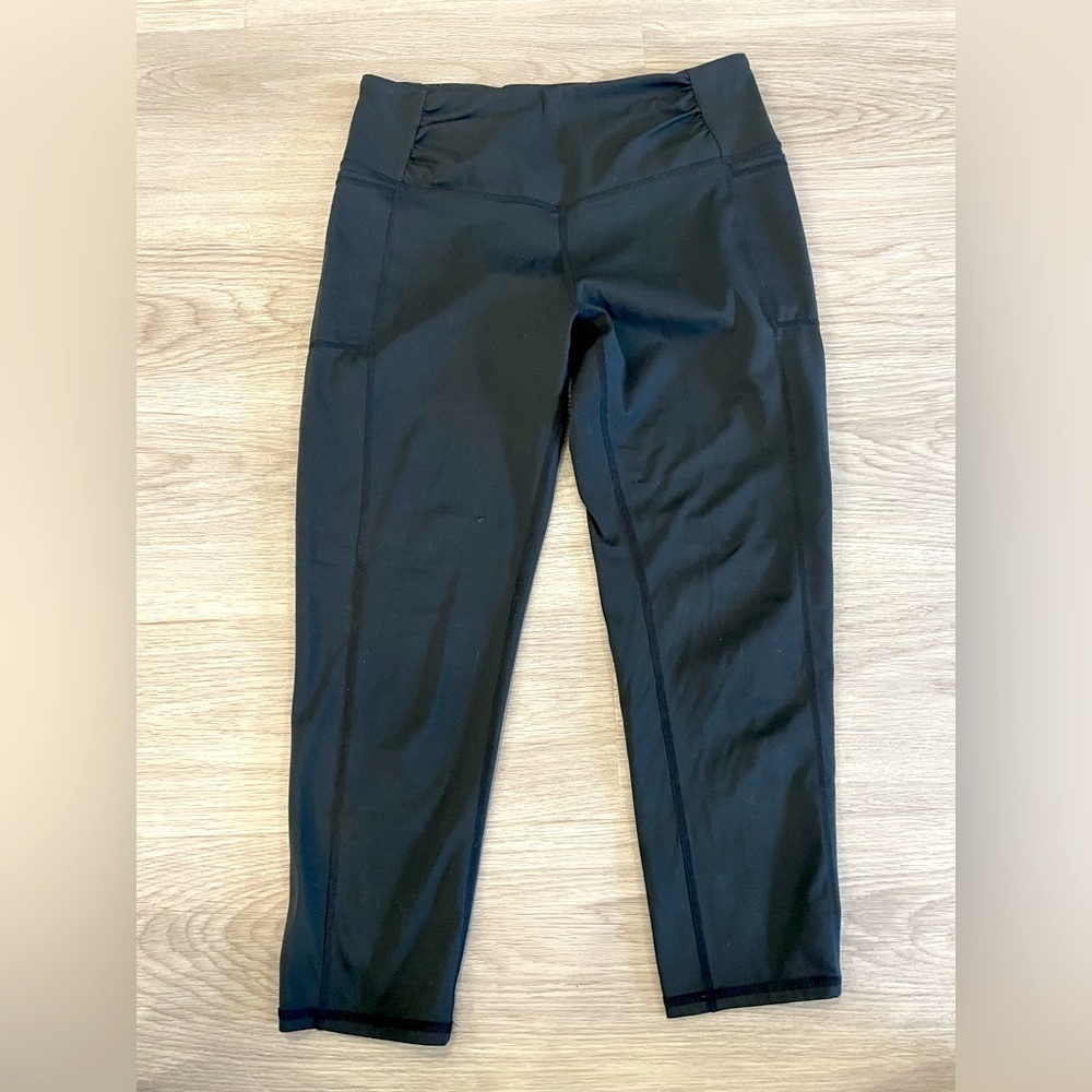 FREE PEOPLE Movement- Cropped Black Leggings. Size S